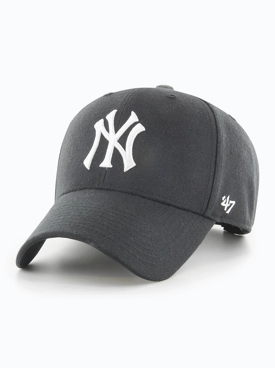 Czarna czapka z daszkiem New York Yankees New Era oraz granatowa '47 Brand