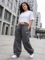 Spodnie Dresowe Baggy Damskie Ciemne Szare Jigga Wear Haft Logo Drawcord